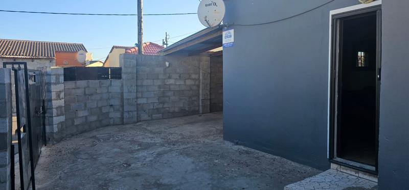 2 Bedroom Property for Sale in Delft Western Cape